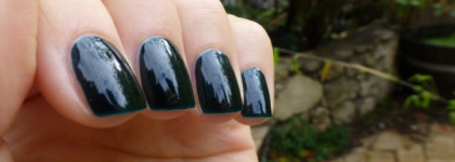 Сравнить несравнимое: Chanel Le Vernis Nail Color Vert Obscur #679 vs Zoya Professional Laсquer Frida