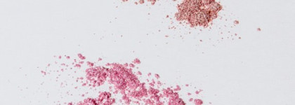 Рассыпчатые минеральные тени Bellapierre Bubble Gum (Sp091) и Wow! (Sp045)