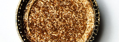 Блестящие тени Make up for ever Diamond Powder и Bellapierre оттенок Spectra