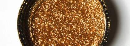 Блестящие тени Make up for ever Diamond Powder и Bellapierre оттенок Spectra