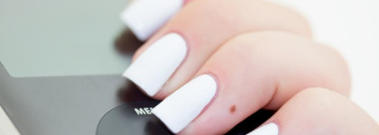 Белый и почти белый - O.p.i. Alpine Snow и My Boyfriend Scales Walls