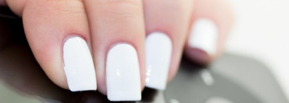 Белый и почти белый - O.p.i. Alpine Snow и My Boyfriend Scales Walls