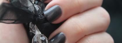 Капризный графит от Essie Over the top #624