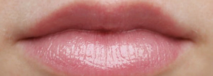 Мой любимый Artdeco Hydra lip Booster  в оттенке 28 и не любимый Bourjois effect 3D balm action moisture 8hrs  в оттенке 33