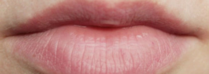 Розовенький-розовенький Essence lipstick  в оотенке 65 glow neon glow