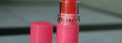 Розовенький-розовенький Essence lipstick  в оотенке 65 glow neon glow