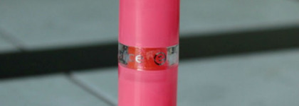 Розовенький-розовенький Essence lipstick  в оотенке 65 glow neon glow