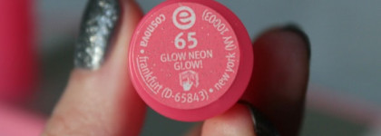 Розовенький-розовенький Essence lipstick  в оотенке 65 glow neon glow