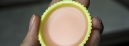 Вкусная штучка Holika Holika Dessert time Lip Balm 03 Peach Cup cake