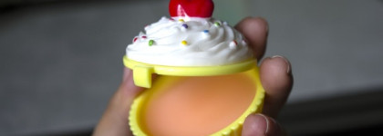 Вкусная штучка Holika Holika Dessert time Lip Balm 03 Peach Cup cake