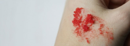 На дворе лето, а я вам о сахарном скрабе для губ Santa's от Lush ограниченный выпуск