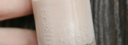 Когда хочется зефирки, а под рукой только Лак для ногтей  Catrice Luxury Nudes в оттенке 02 Fresh Love Affair soft matt