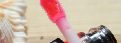 Ароматный и красивый арбузик с Loreal Infaillible Lip Glosses в оттенке 305 "Miami Vice" из серии Neon