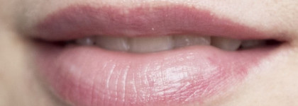 Два братика, два моих отличных помощника по уходу за губами- два бальзама Hurraw