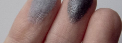 Оба из ларца, но совсем не одинаковых с лица. Мои тени Inglot Freedom System, в оттенках 387 и 451