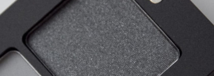 Оба из ларца, но совсем не одинаковых с лица. Мои тени Inglot Freedom System, в оттенках 387 и 451