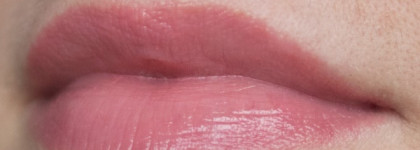 Essence sheer&shine lipstick в оттенке 11 All About Cupcake