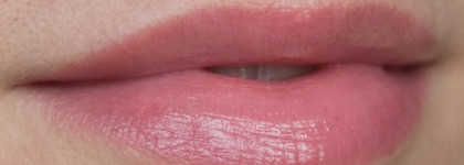 Essence sheer&shine lipstick в оттенке 11 All About Cupcake
