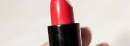 Краснее красного Sleek MakeUp True Colour Lipstick в оттенке OMG 784