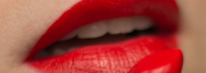 Краснее красного Sleek MakeUp True Colour Lipstick в оттенке OMG 784