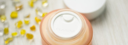 Clarins Eclat du Jour. Крем, придающей сияние коже лица