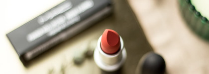 Она влюбила в себя с первого применения. Моя новая безоговорочная любовь MAC Powder Kiss