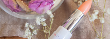 Ла-ла-ла-ла, а мне все мало! Очередной бальзам красавчик в моей косметичке My Clarins бальзам, усиливающий цвет губ