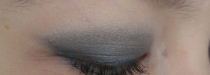 Цветы под снегом. Shiseido Luminizing Satin Eye Color Trio GY901 "Snow shadow" и VI308 "Bouquet"