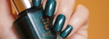 Лаки A-England в оттенках Dragon  и Saint George