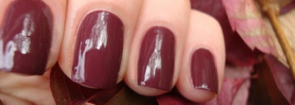 Красные листья осени и OPI Nail Lacquer Scores A Goal! NL A63