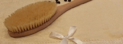 Мыши плакали, кололись, но продолжали пользоваться массажной щеткой из кактуса и бука от Riche