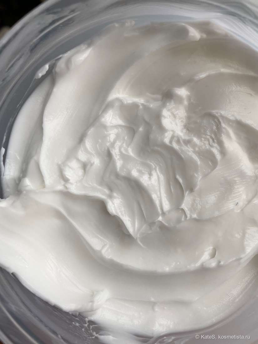 Melting cream имеет текстуру мягчайшего взбитого крема, очень приятный на ощупь.