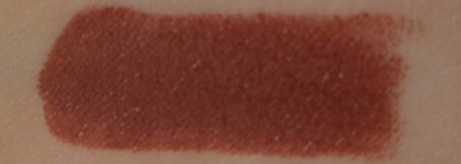 Reddish-brown роскошь на губах -бюджетная round lipsick NYX 523 Ulysses