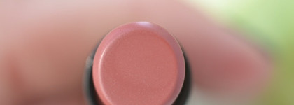 Идеальная одежда для ваших губ Guerlain la petite robe noire le rouge #011 Beige Lingerie