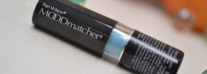 Зеленый или синий? Необычные помады Moodmatcher Luxe в оттенке Green и Moodmatcher Light Blue