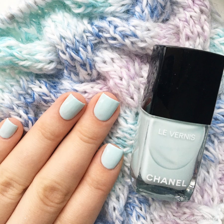 Chanel Le Vernis Longwear Nail Colour 584 Blue pastel