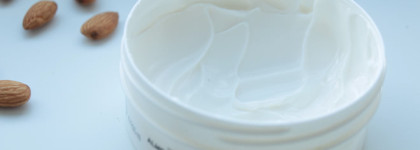 The body shop Миндальное молочко и мед - то, что помогает в холода