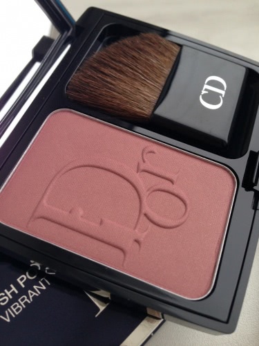 Любимые зимние румяна Diorblush Vibrant Colour Powder Blush № 566 Brown Milly