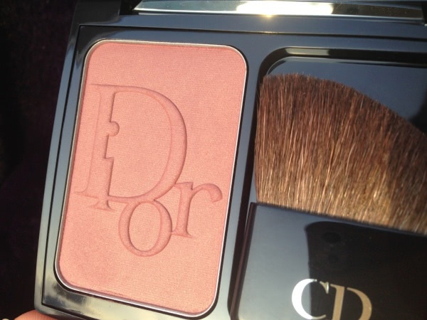 Любимые зимние румяна Diorblush Vibrant Colour Powder Blush № 566 Brown Milly