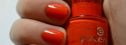 Маникюр цвета мандаринов вместе с XDance #39 и Essence #46 Wake Up