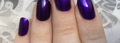 Essie Nail Lacquer #47 Sexy Divide, A-England Avalon