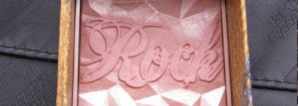 Дерзкие румяна Benefit Rockateur Famously Provocative Cheek Powder