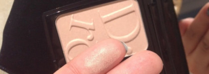 Золотистый и теплый Dior Diorskin Nude Cosmopolite Illuminator