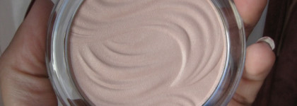 Красота в простоте Essence Strobing Highlighter 10 Let it glow