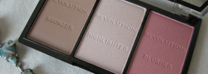 Сказ о том, как в отпуск я не взяла ничего, кроме этой палетки. Makeup Revolution London Sculpt & Contour Kit - Ultra Fair C01