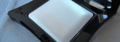 Illamasqua Beyond Powder в оттенке Deity