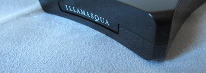 Illamasqua Beyond Powder в оттенке Deity