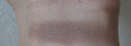 Когда хочется сделать запас. L'oreal Paris Моно-тени для век на масляной основе Color Queen в оттенке 03 Могущественный коричневый