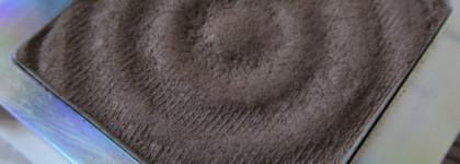 Когда хочется сделать запас. L'oreal Paris Моно-тени для век на масляной основе Color Queen в оттенке 03 Могущественный коричневый