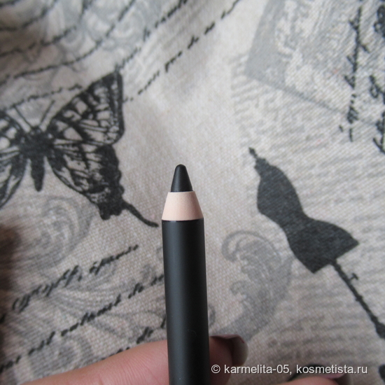 Маленький черный тандем. Estee Lauder Sumptuous Extreme Mascara и Estee Lauder Double Wear Stay-in-Place Eye Pencil.